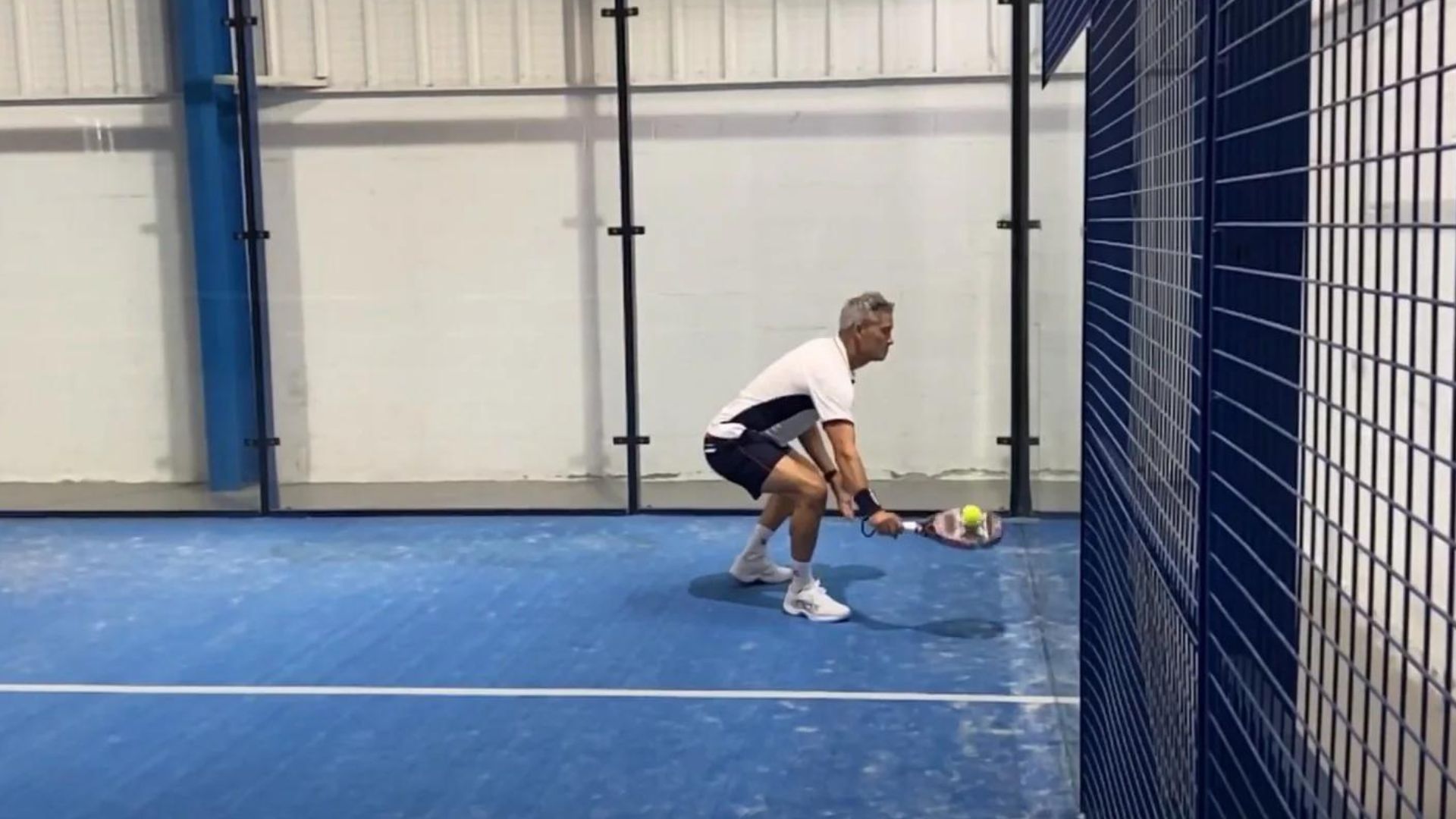 jugar con las paredes de pádel - entrenamiento